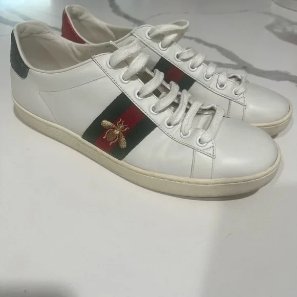 GUCCI Size 10 White Green & Red Leather Ribbon Low Top  Gucci White Sneakers with Red and Green Stripes display picture 1